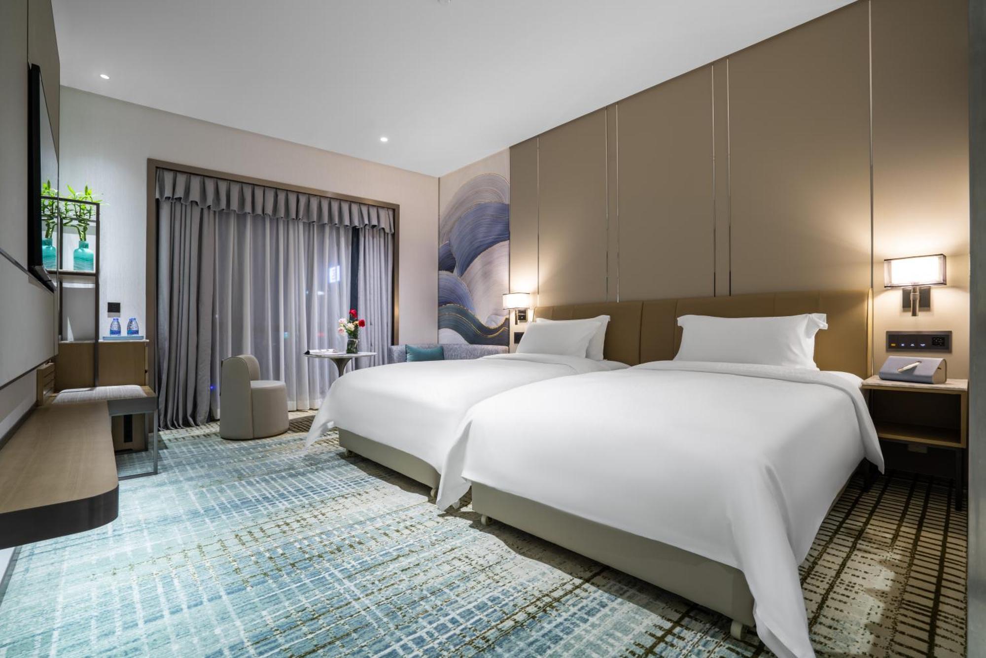 Victoria Zhujiang New Town Hotel 4*