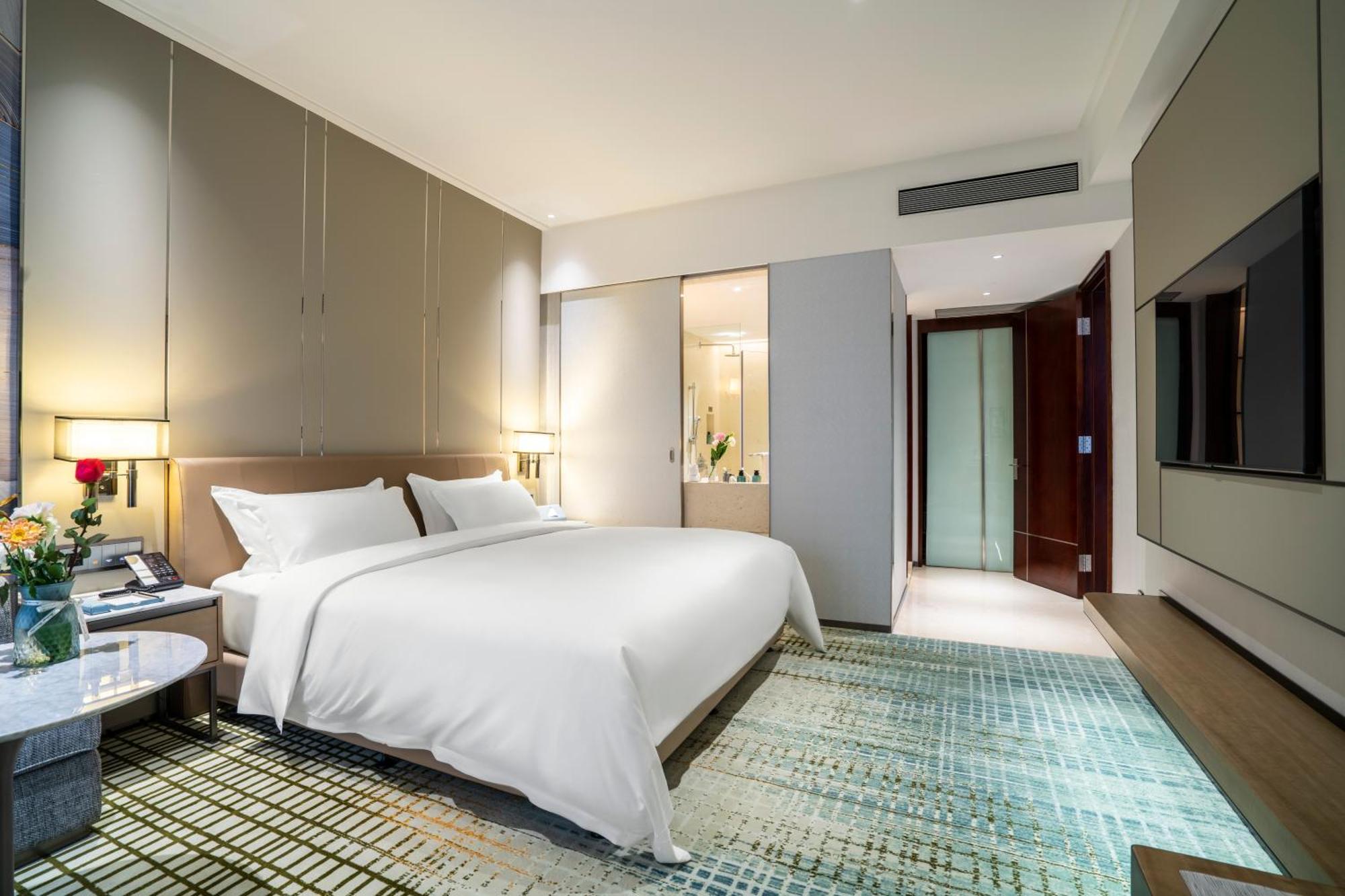 Hotel Victoria Zhujiang New Town 4*