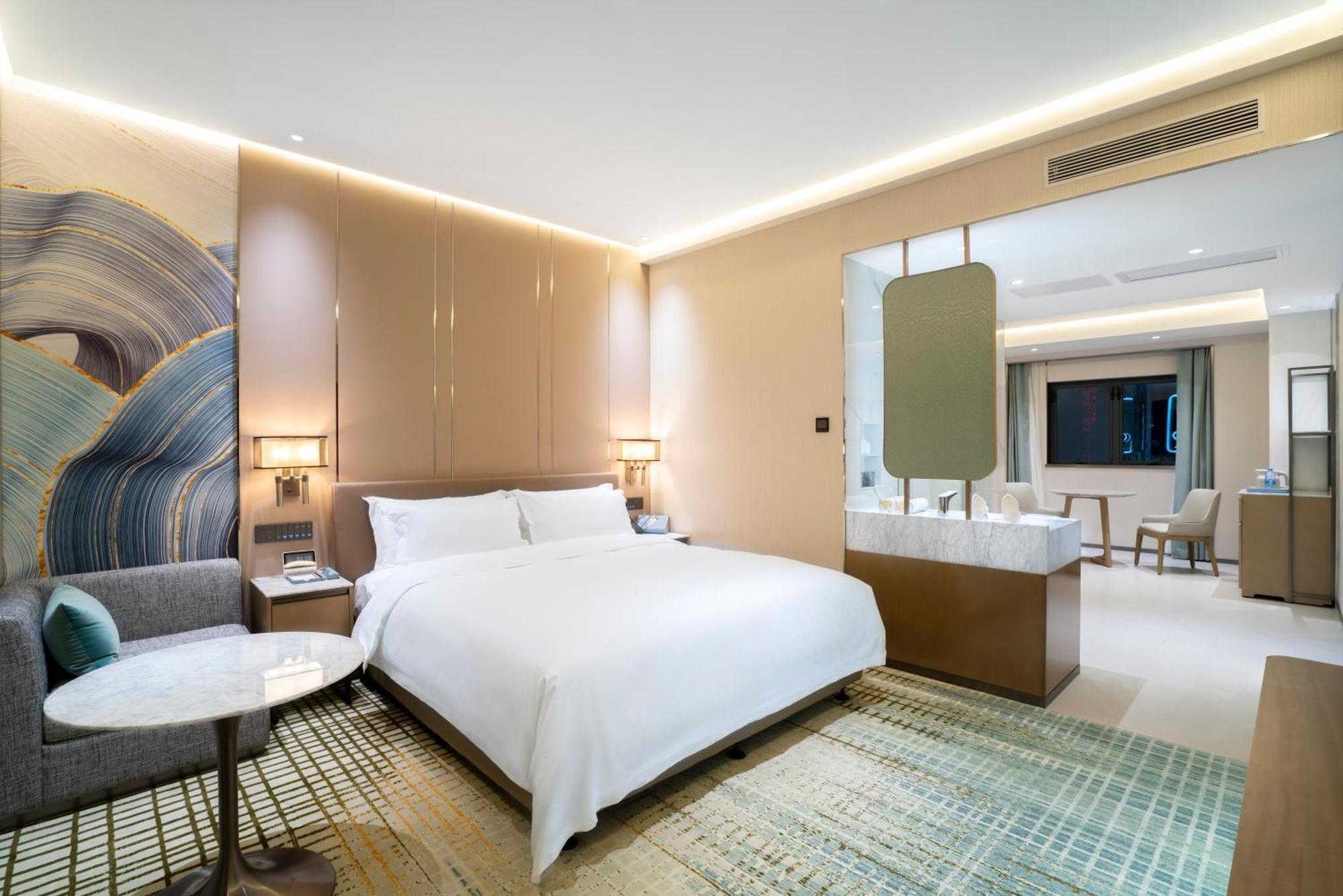 Hotel Victoria Zhujiang New Town 4*