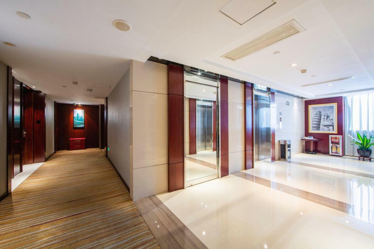 Hotel Victoria Zhujiang New Town 4*